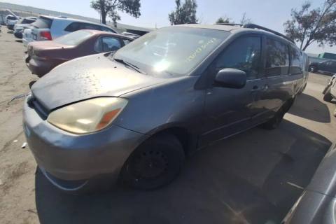 Photo of 2005 Toyota Sienna