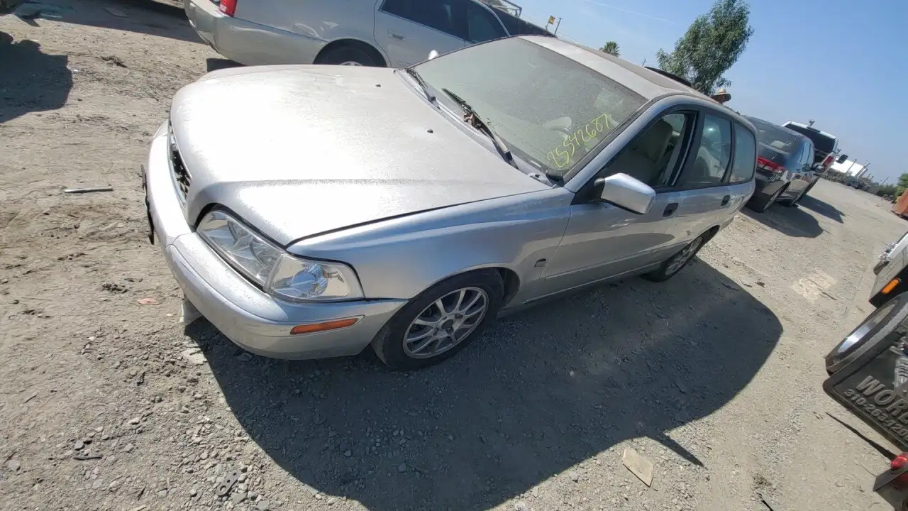 Photo of 2004 Volvo V40