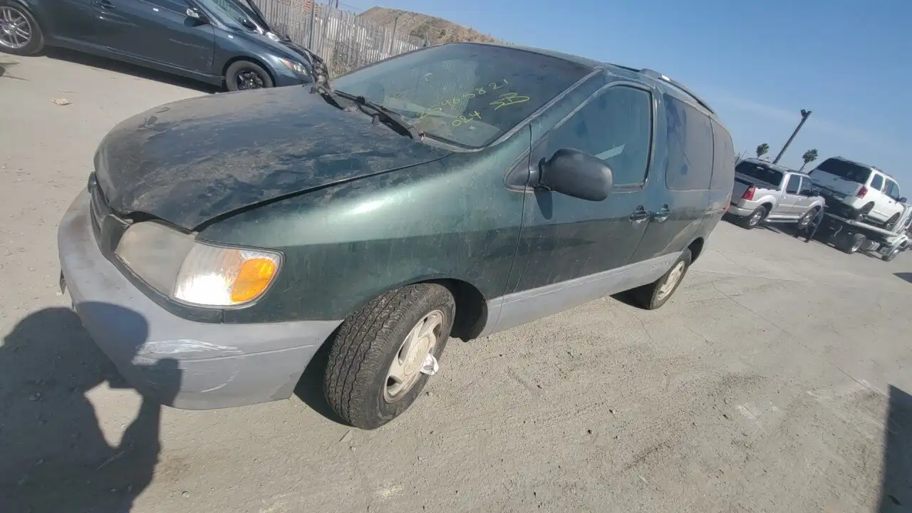 Photo of 2001 Toyota Sienna