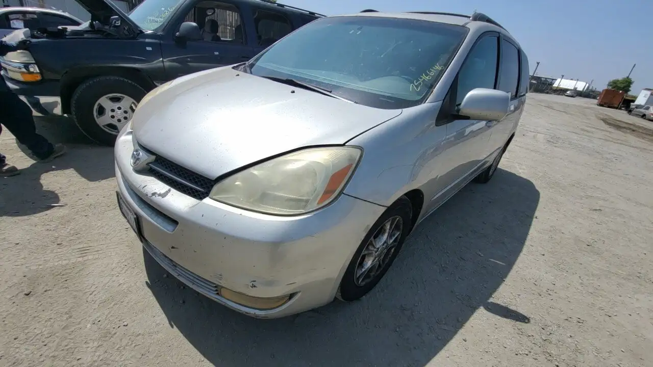 Photo of 2004 Toyota Sienna