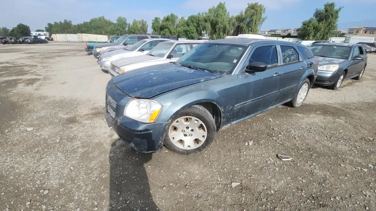 Photo of 2005 Dodge Magnum