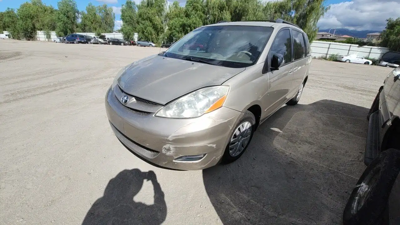 Photo of 2010 Toyota Sienna