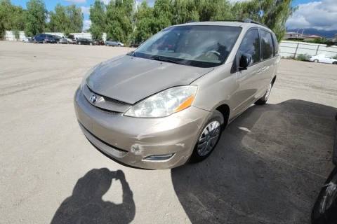 Photo of 2010 Toyota Sienna