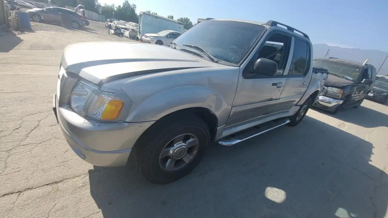 Photo of 2005 Ford Explorer Sport Trac