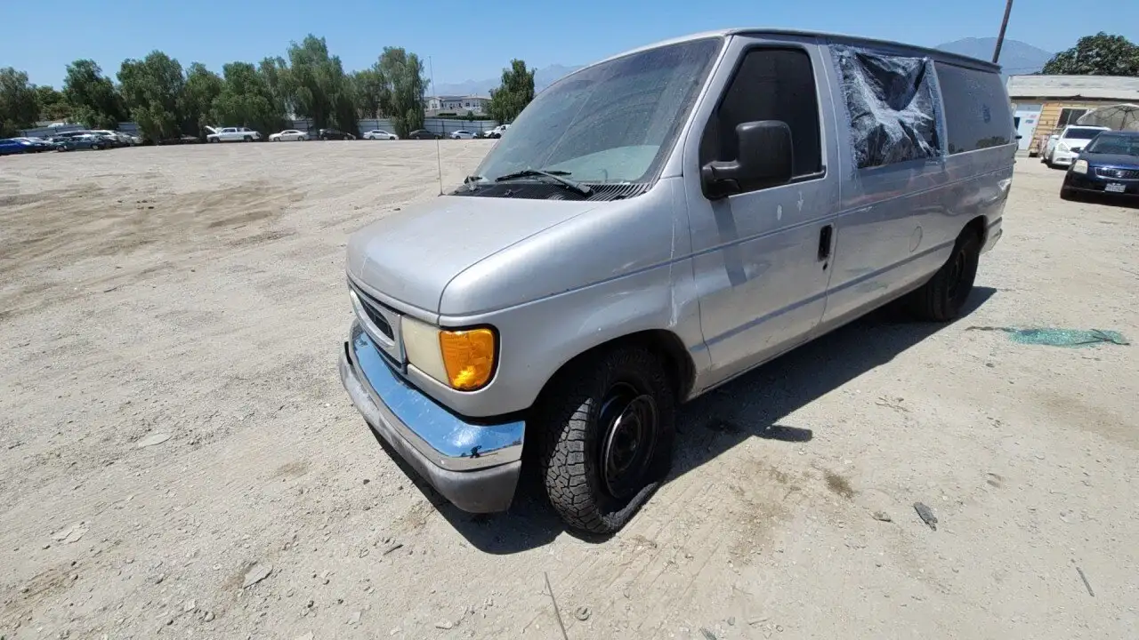 Photo of 2003 Ford E-150 Club Wagon