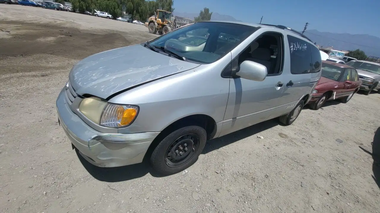Photo of 2003 Toyota Sienna