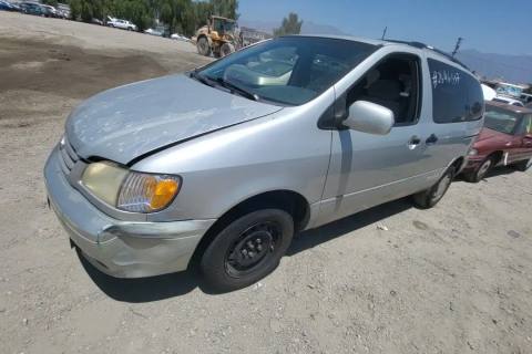 Photo of 2003 Toyota Sienna