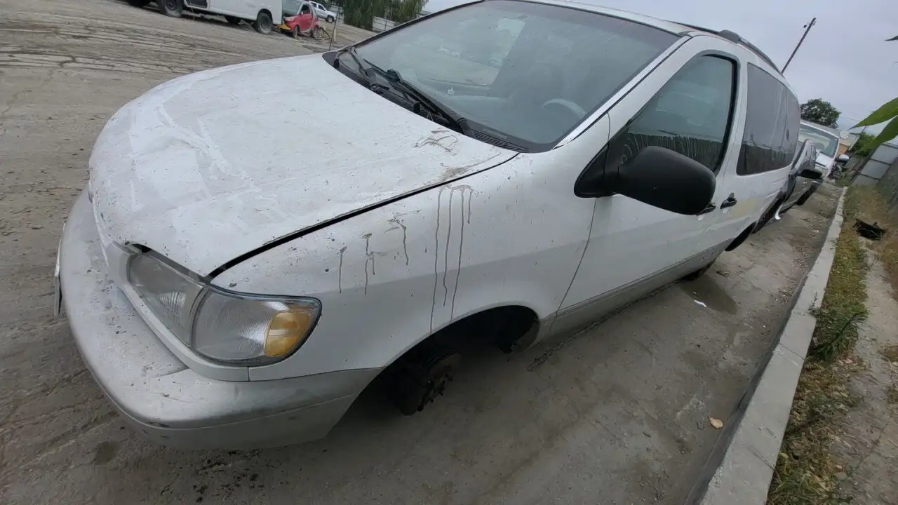 Photo of 2000 Toyota Sienna