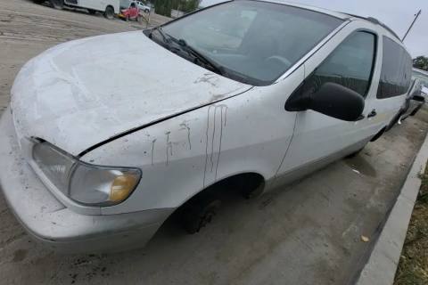 Photo of 2000 Toyota Sienna
