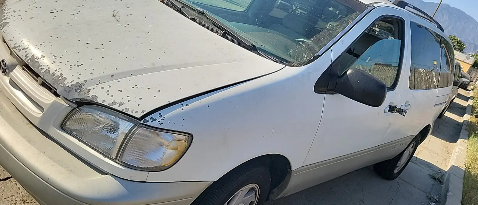 Photo of 1998 Toyota Sienna