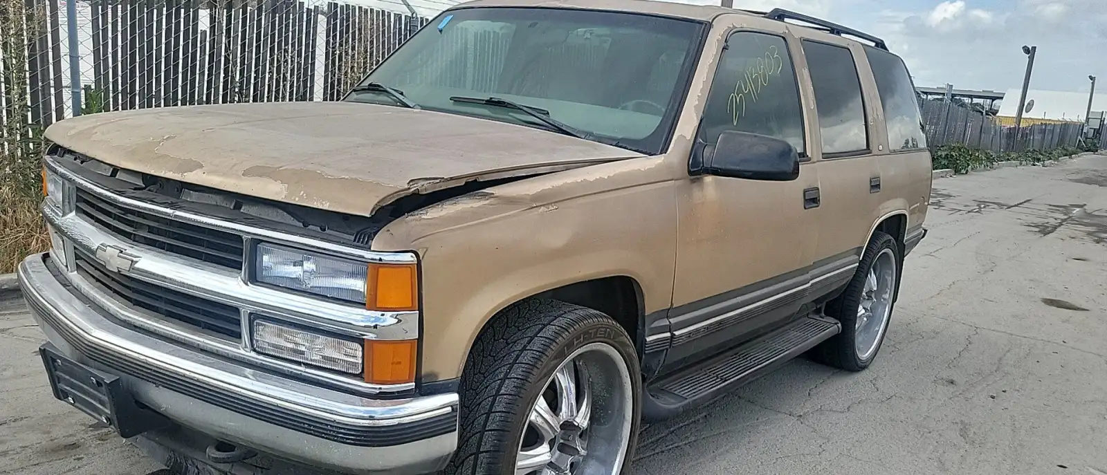 Photo of 1999 Chevrolet Tahoe