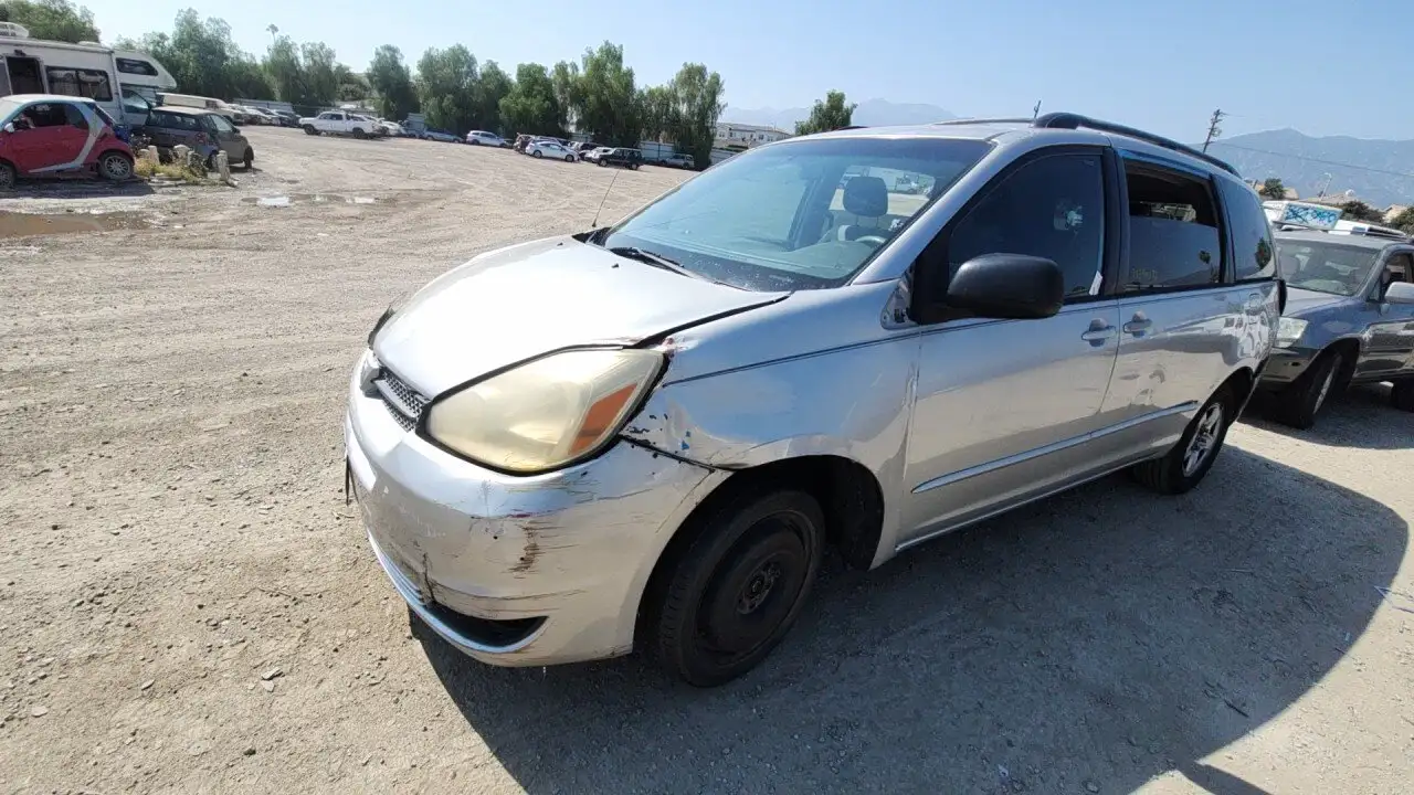 Photo of 2004 Toyota Sienna