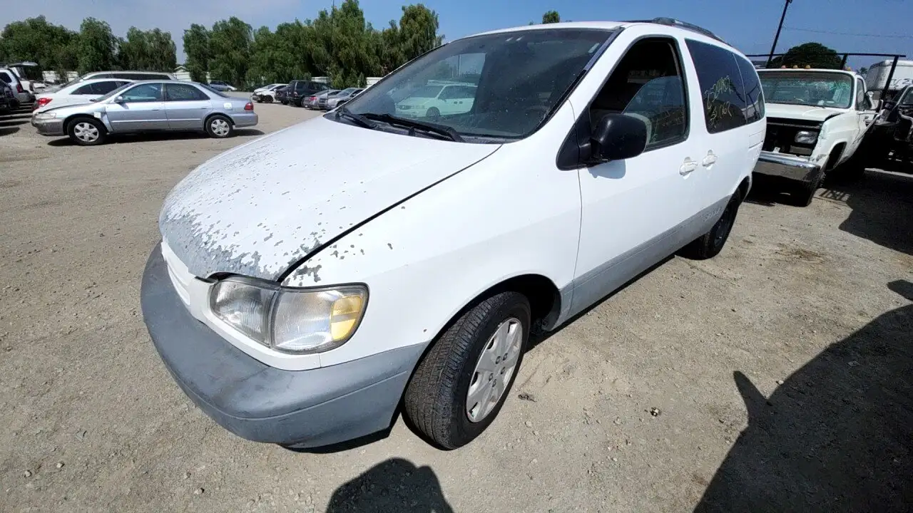 Photo of 2000 Toyota Sienna