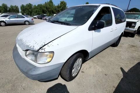 Photo of 2000 Toyota Sienna
