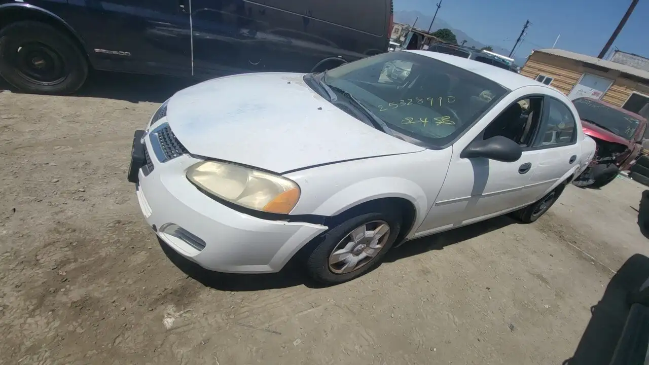 Photo of 2004 Dodge Stratus