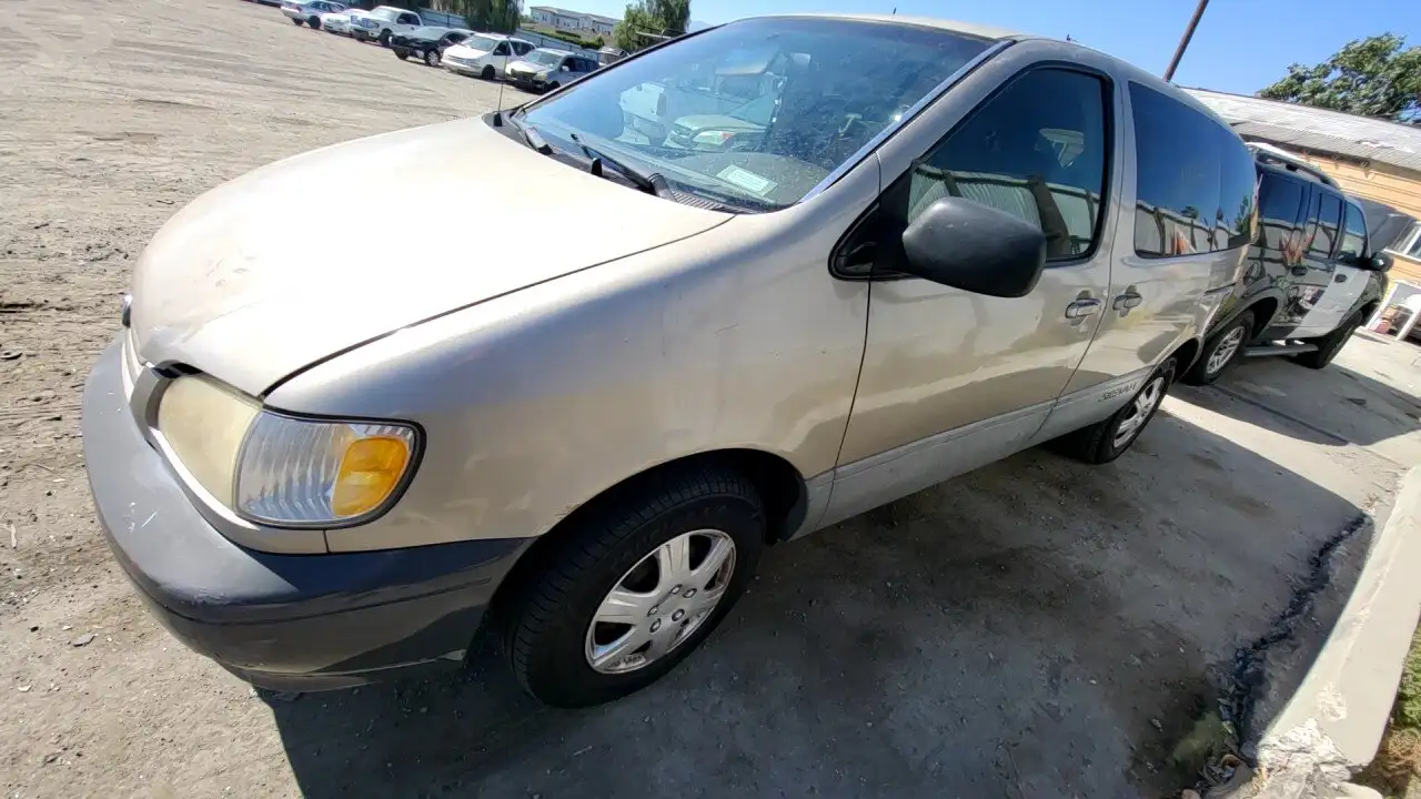 Photo of 2001 Toyota Sienna