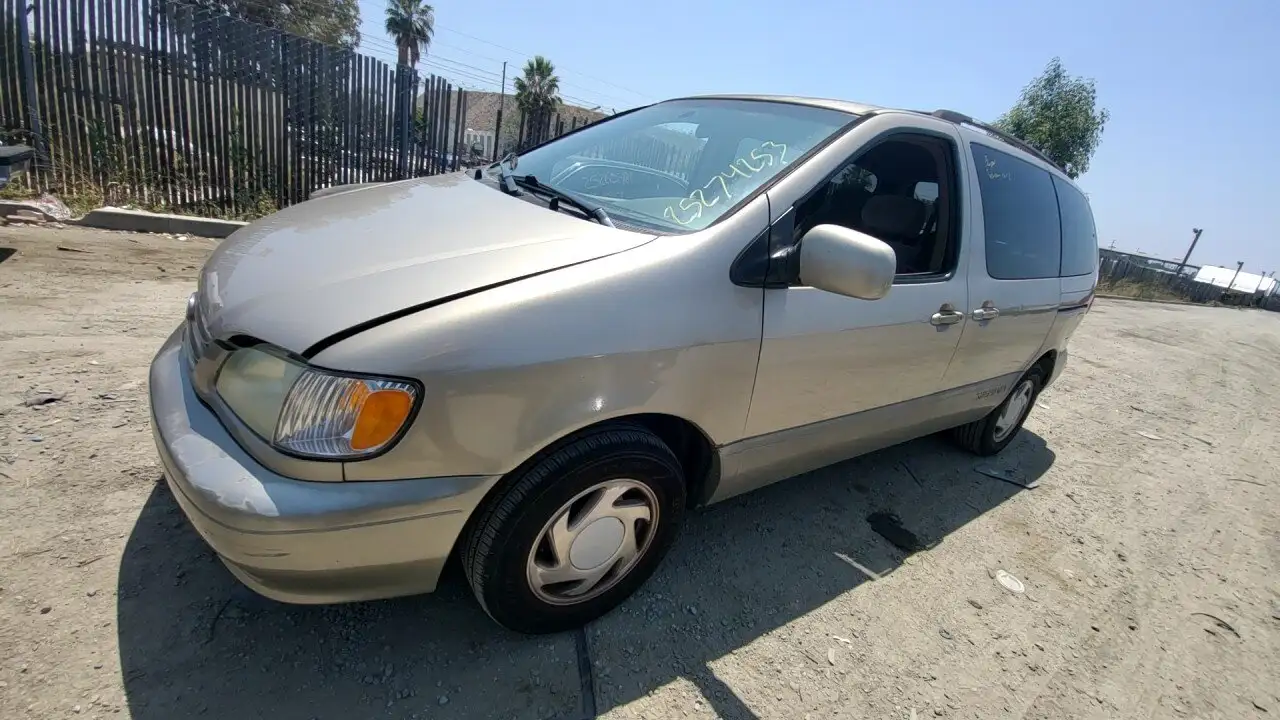 Photo of 2002 Toyota Sienna