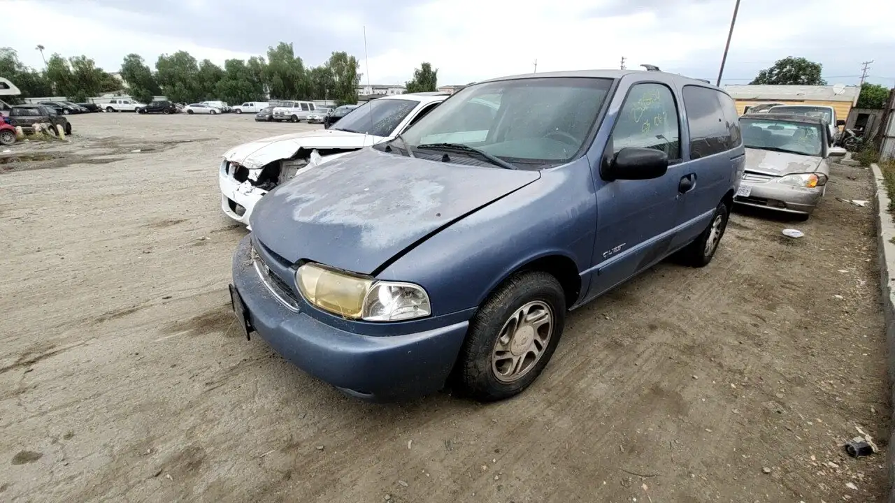 Photo of 2000 Nissan Quest