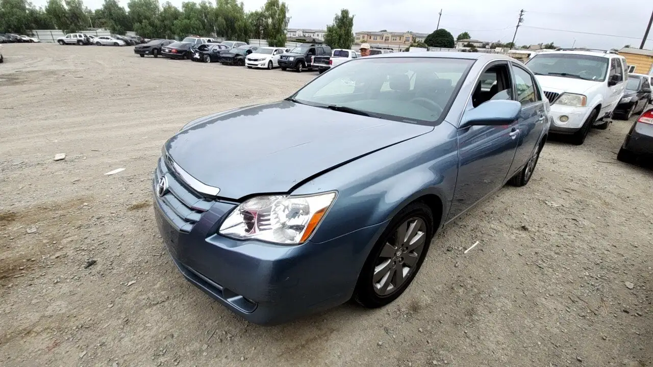 Photo of 2005 Toyota Avalon