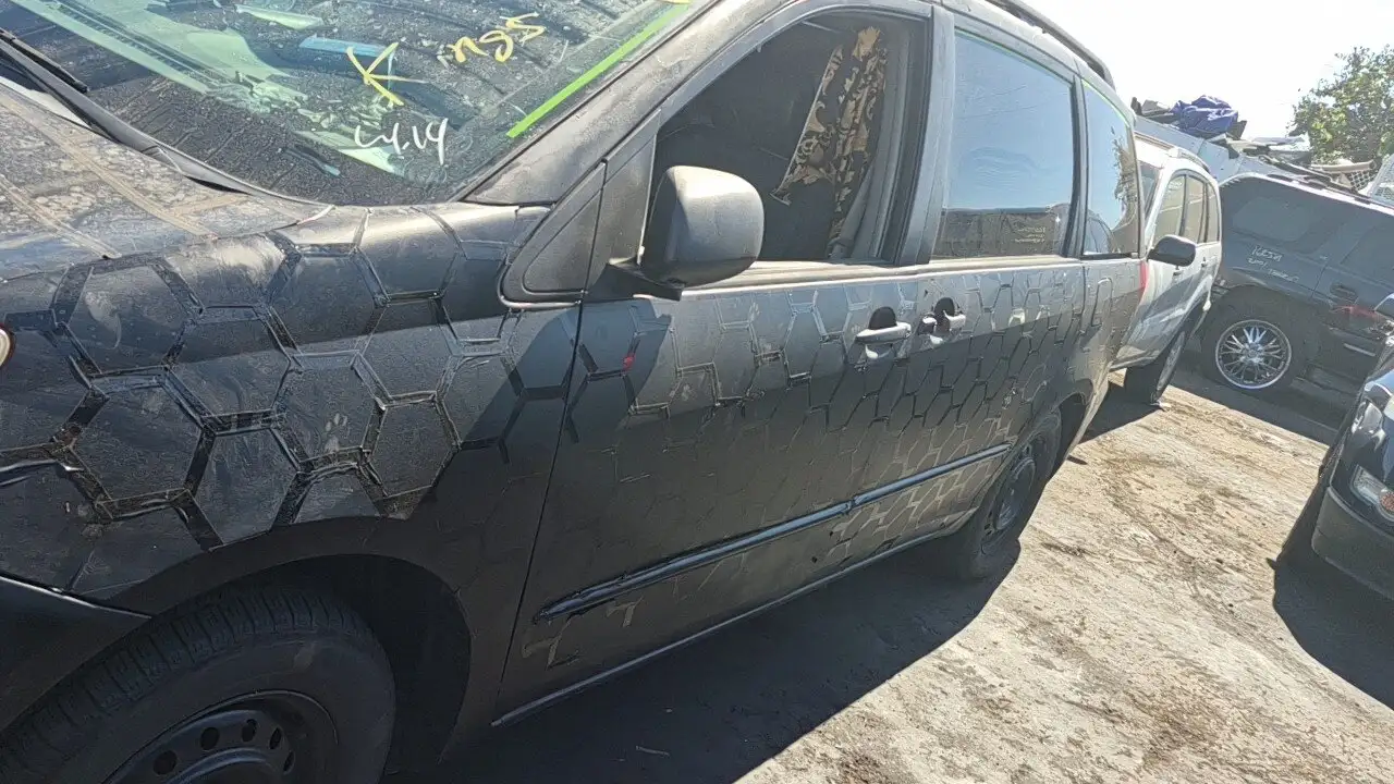 Photo of 2005 Toyota Sienna