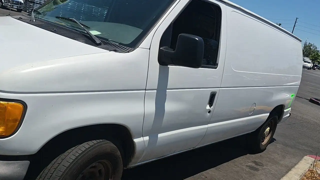 Photo of 2005 Ford E-150