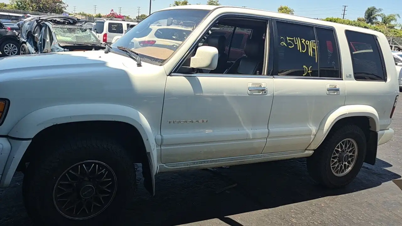 Photo of 2000 Isuzu Trooper