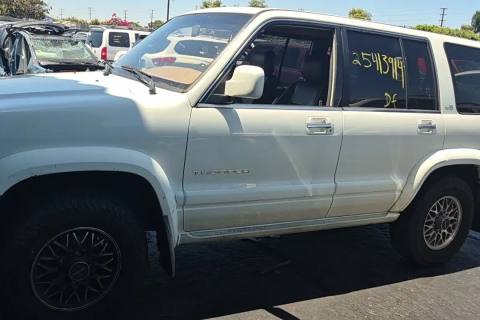 Photo of 2000 Isuzu Trooper