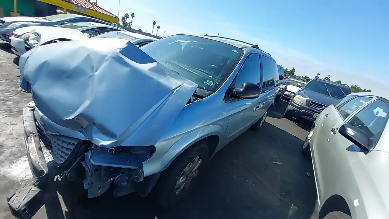 Photo of 2004 Chrysler Town & Country