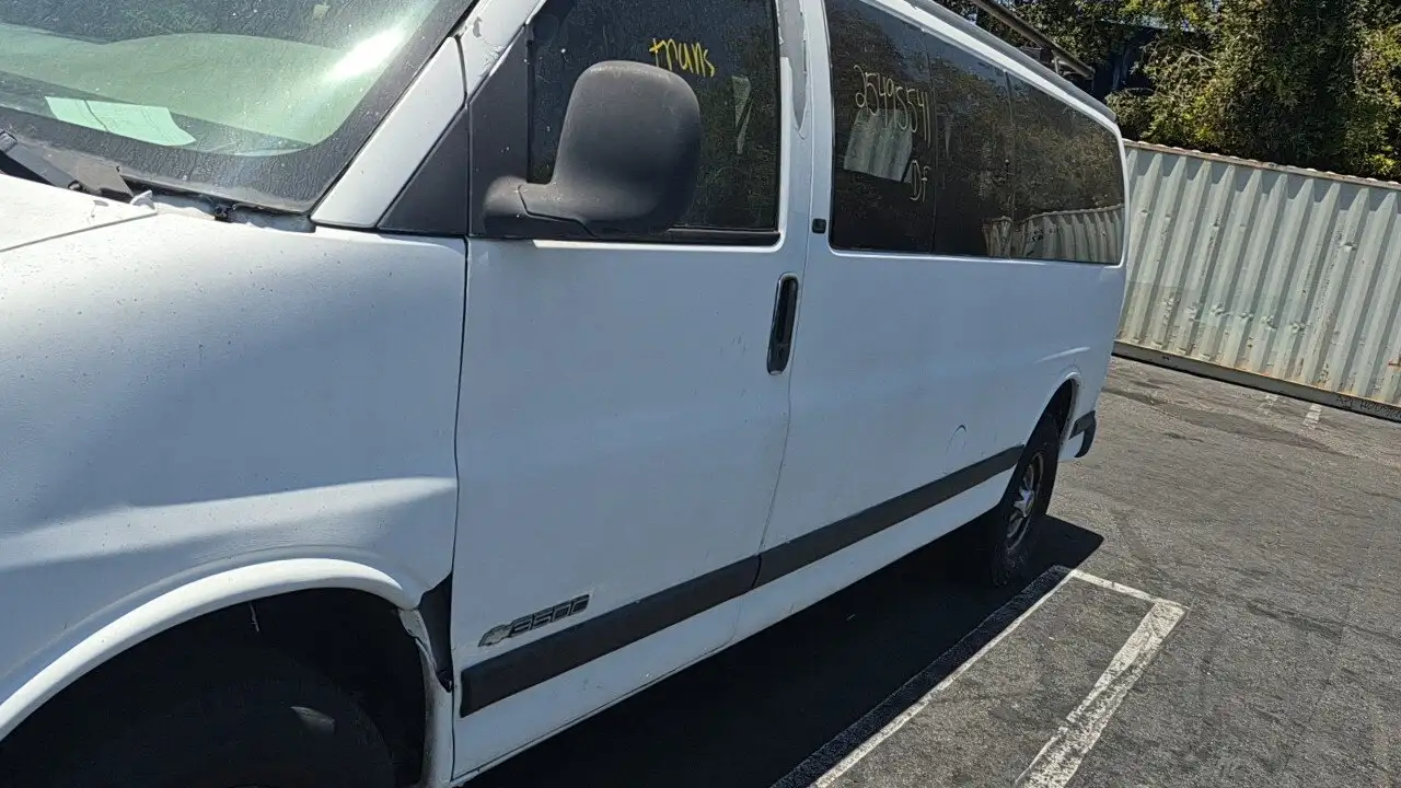 Photo of 2001 Chevrolet Express 3500