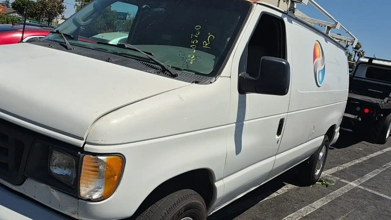 Photo of 2003 Ford E-350 Super Duty