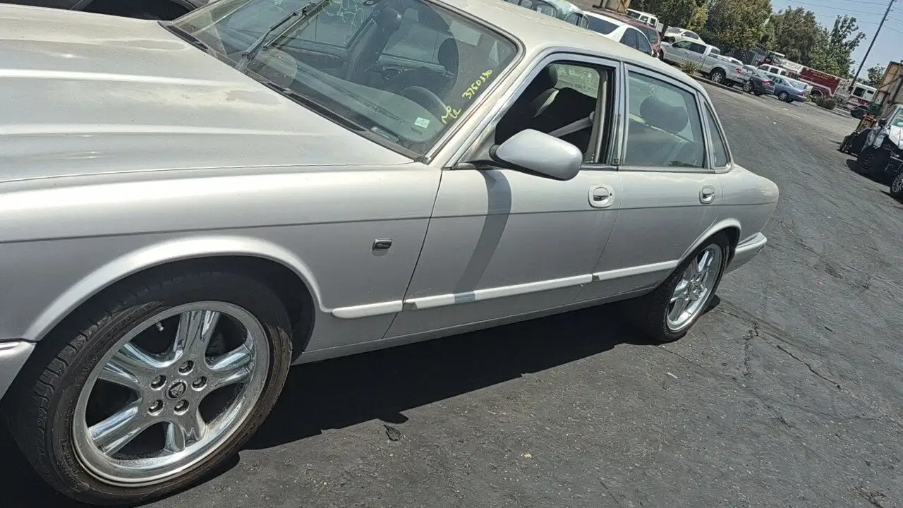 Photo of 2002 Jaguar Vanden Plas