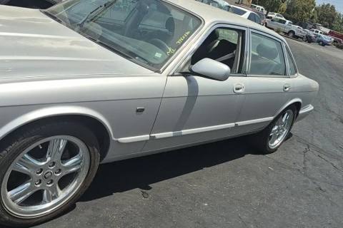 Photo of 2002 Jaguar Vanden Plas