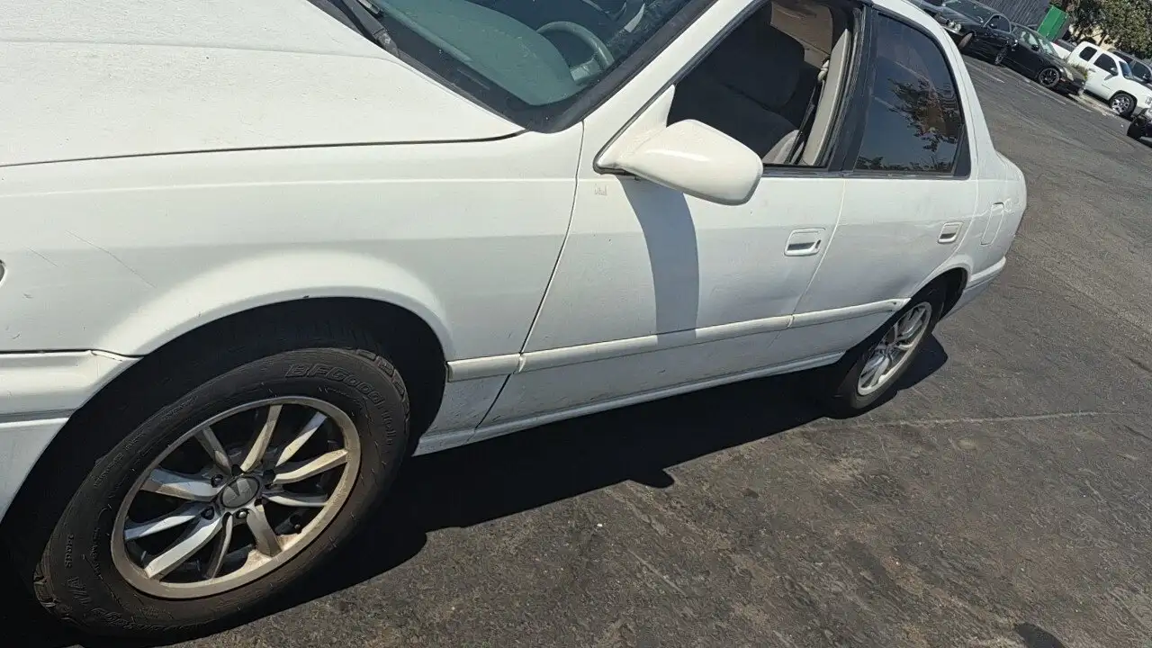 Photo of 2000 Toyota Camry