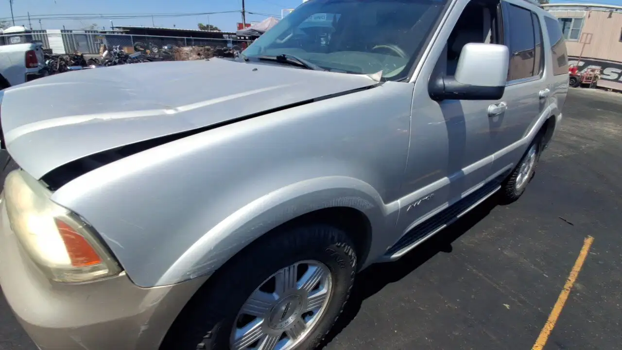 Photo of 2004 Lincoln Aviator