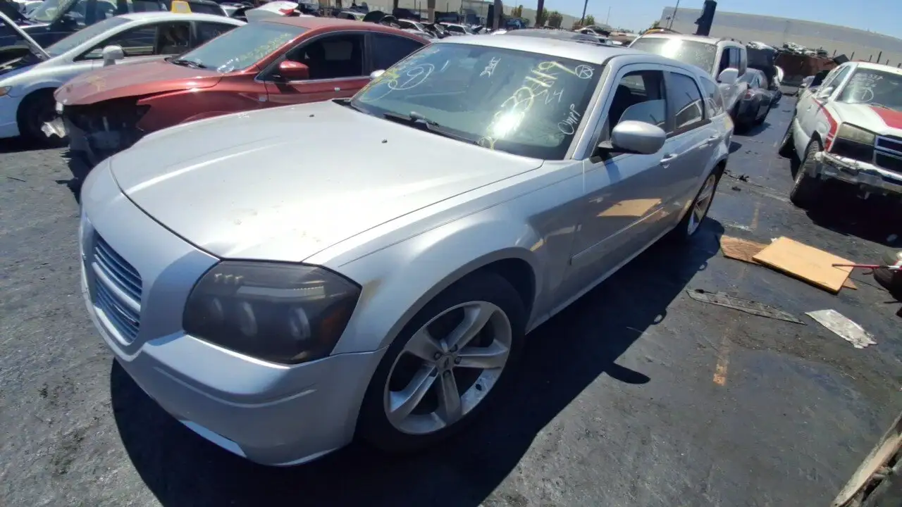 Photo of 2005 Dodge Magnum