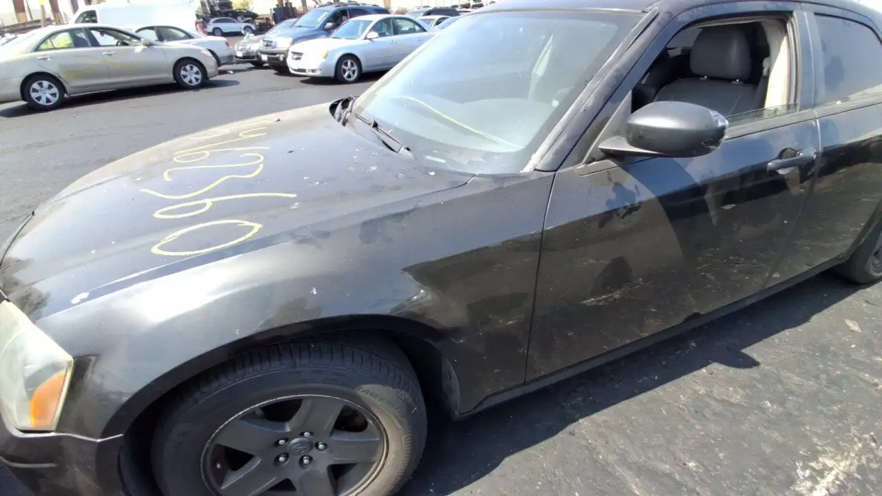 Photo of 2005 Dodge Magnum