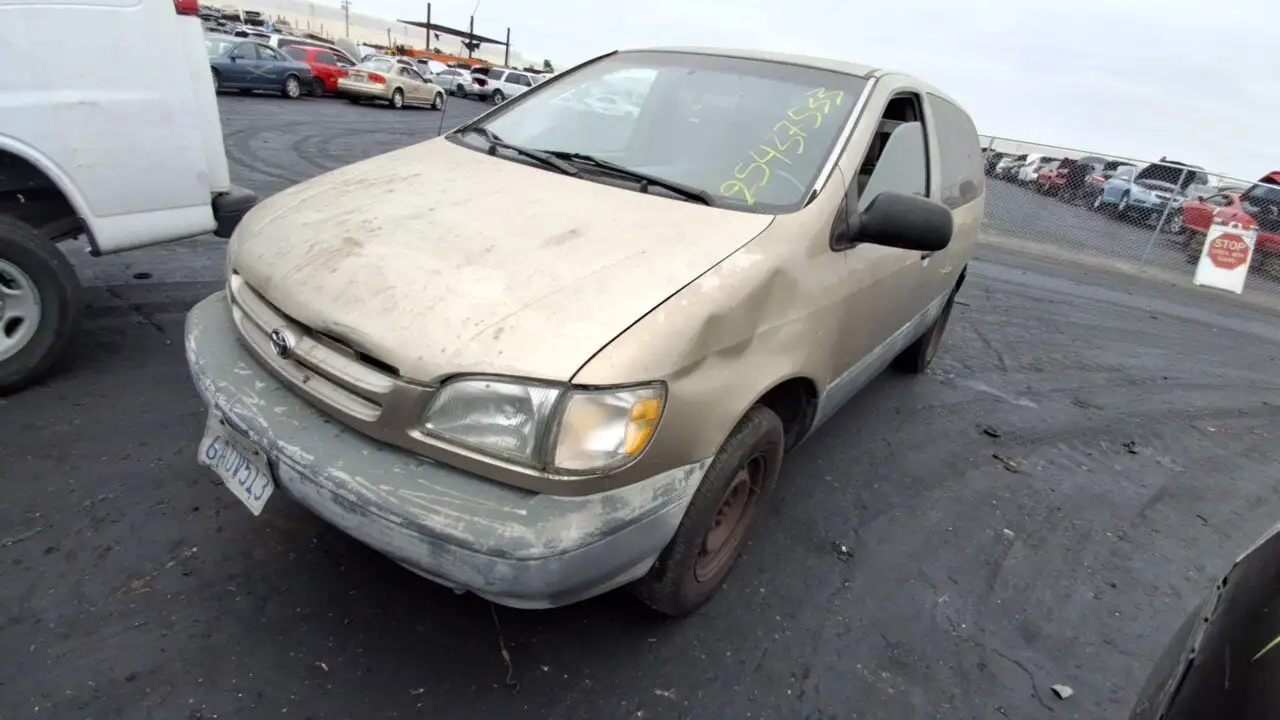 Photo of 2000 Toyota Sienna