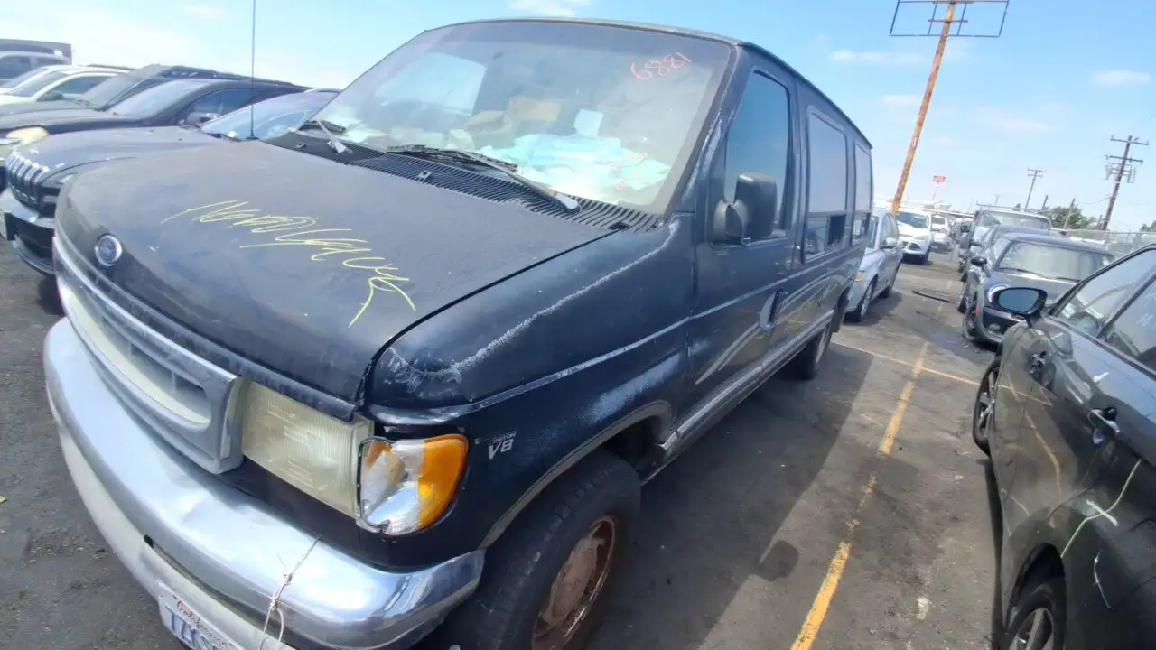 Photo of 2000 Ford E-150 Econoline