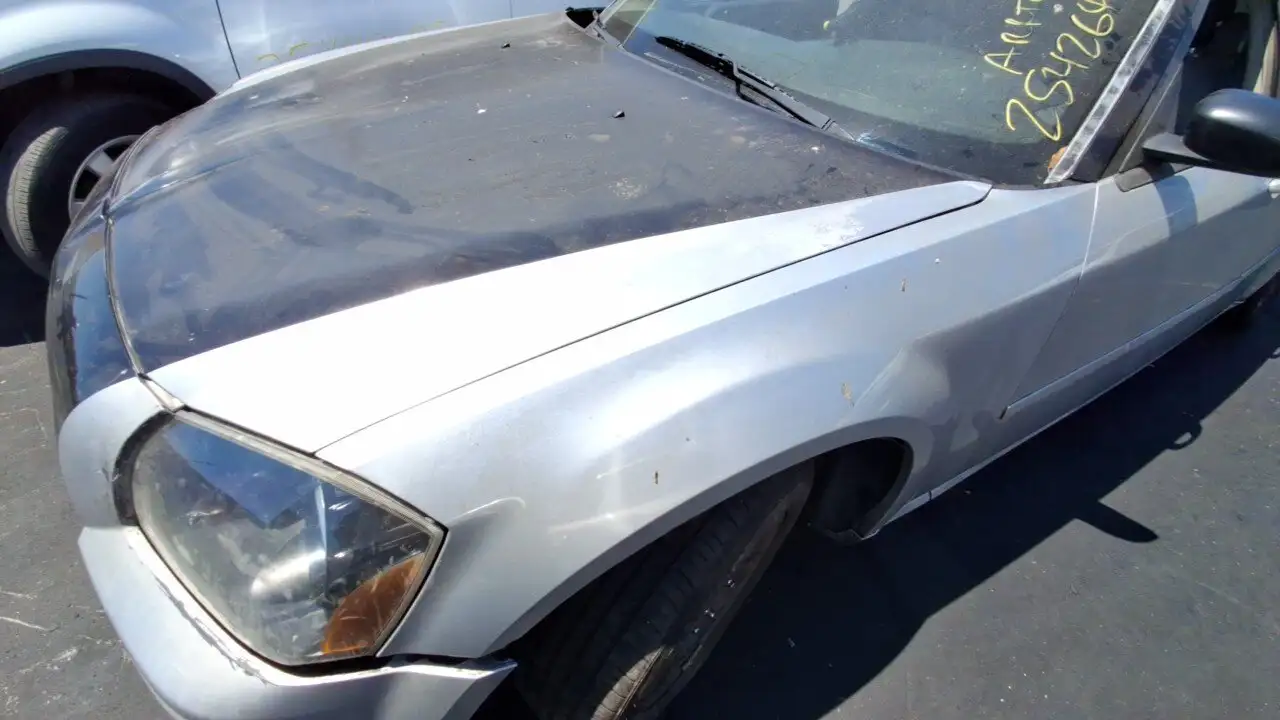 Photo of 2005 Dodge Magnum