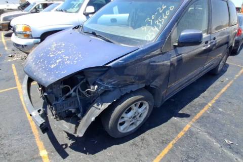 Photo of 2004 Toyota Sienna
