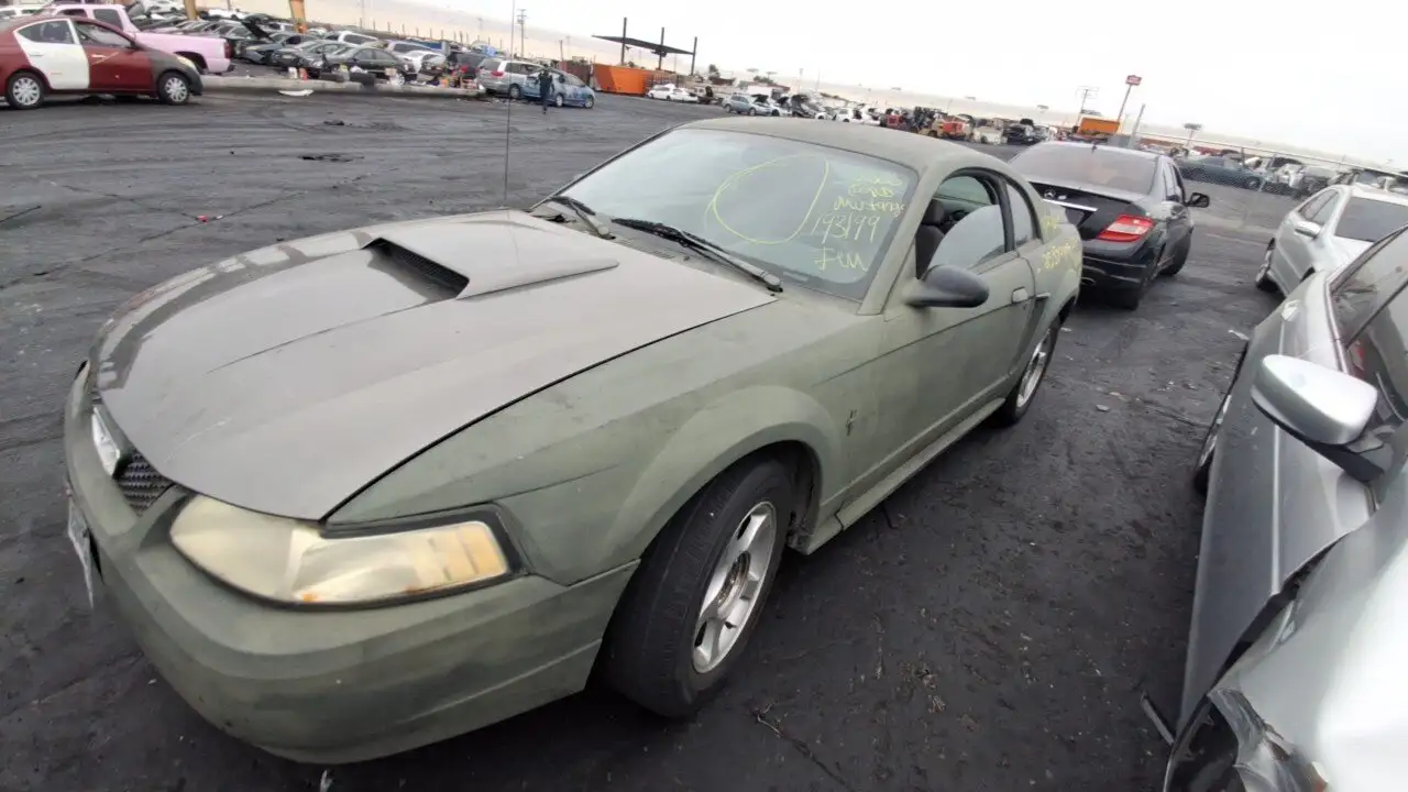 Photo of 2000 Ford Mustang