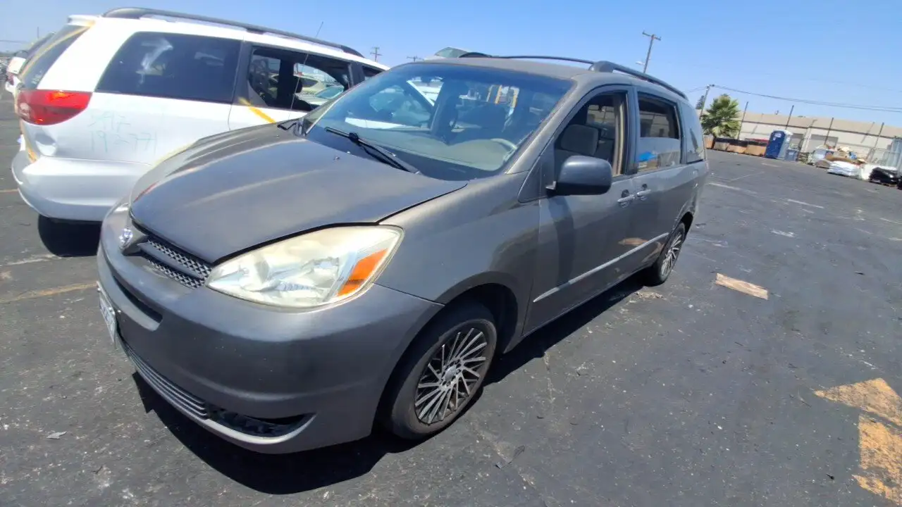 Photo of 2005 Toyota Sienna
