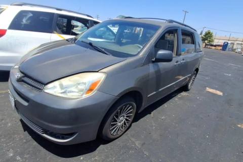 Photo of 2005 Toyota Sienna