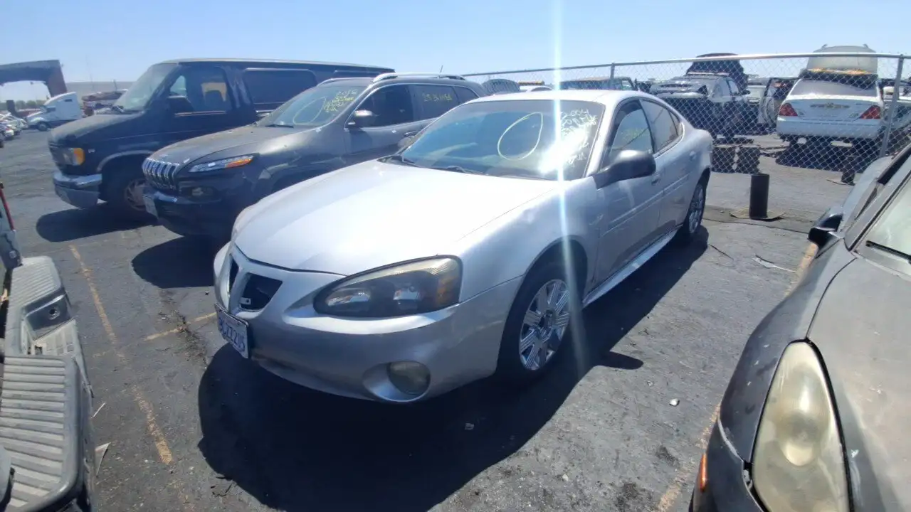 Photo of 2004 Pontiac Grand Prix