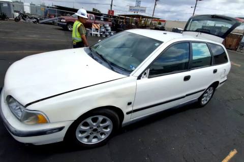 Photo of 2000 Volvo V40
