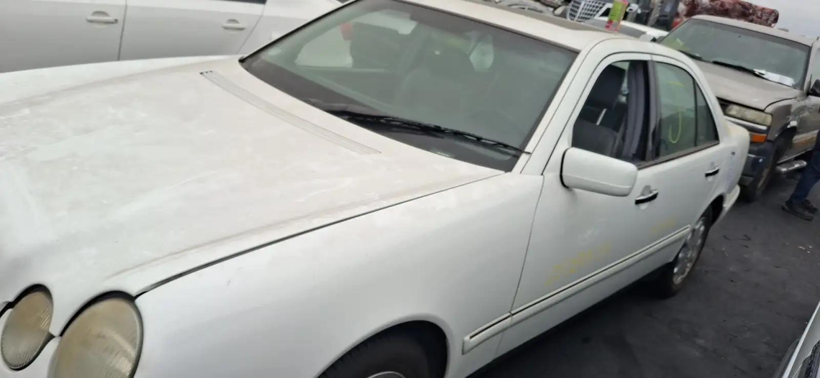 Photo of 1999 Mercedes-Benz E320