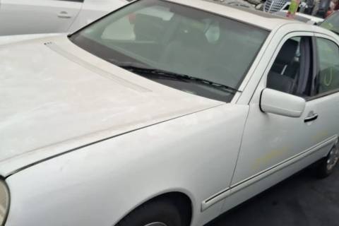 Photo of 1999 Mercedes-Benz E320