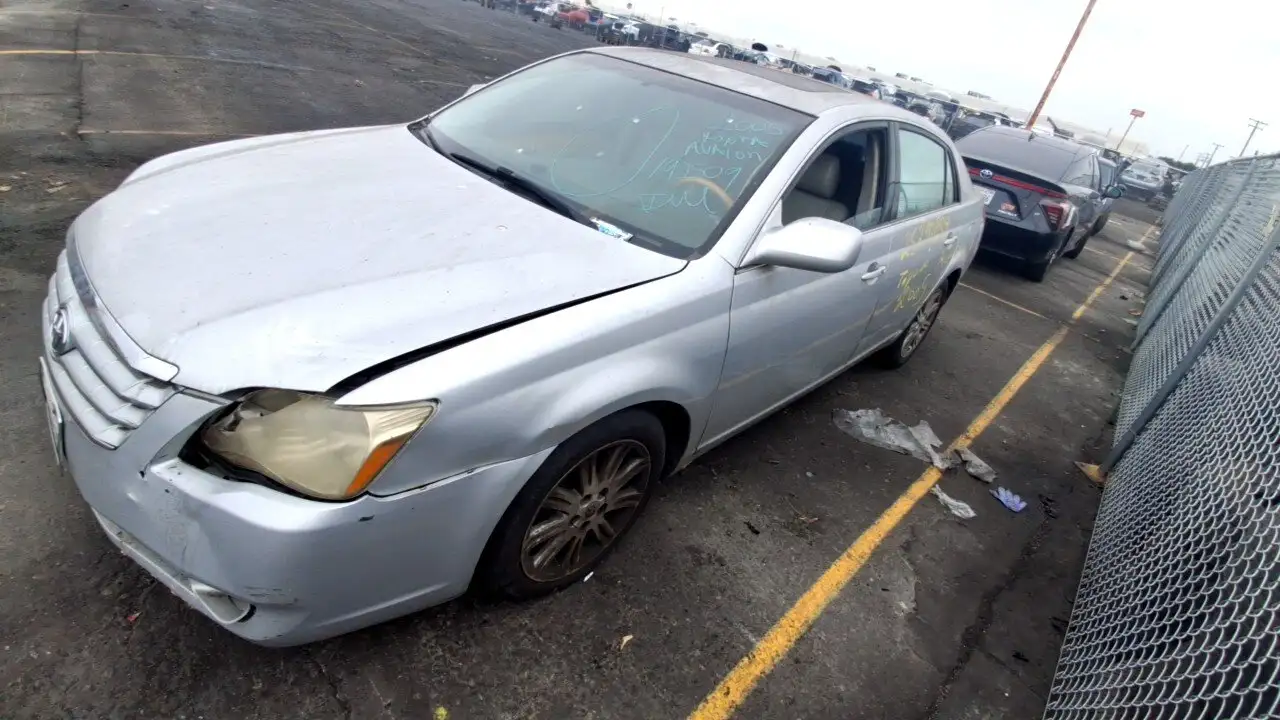 Photo of 2005 Toyota Avalon