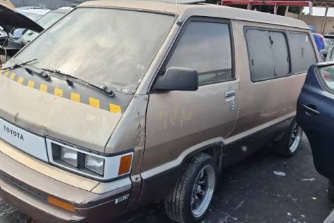 Photo of 1985 Toyota Van