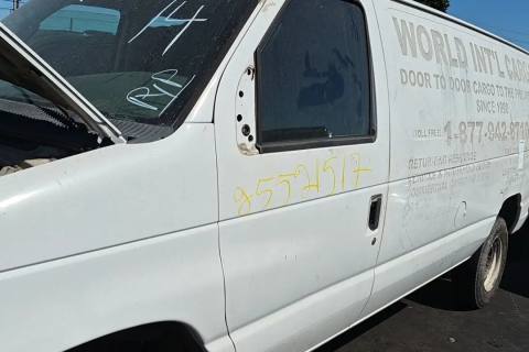 Photo of 2004 Ford E-350 Super Duty
